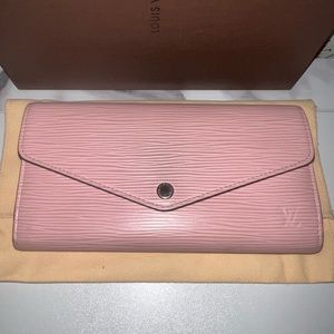 Louis Vuitton epi  wallet with chain, box and dust bag